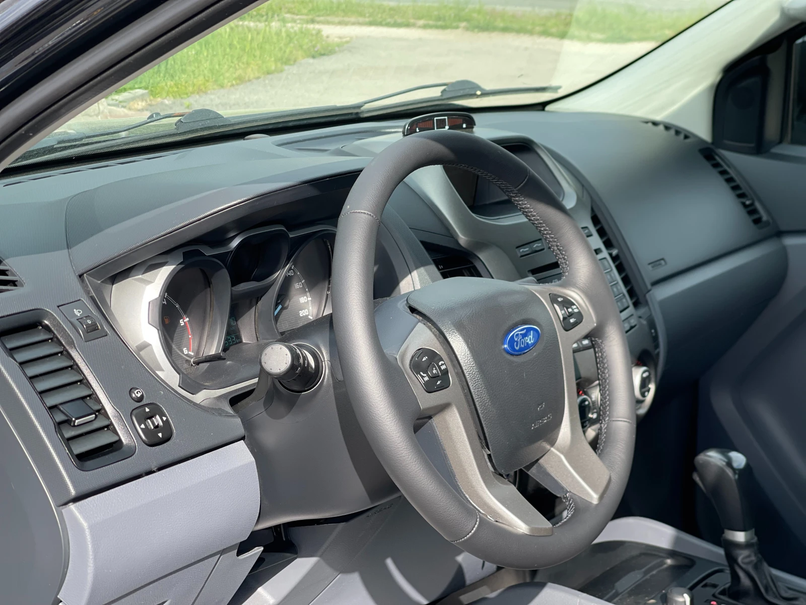 Ford Ranger 3.2 TDCi Limited 4×4 (2015) — 9