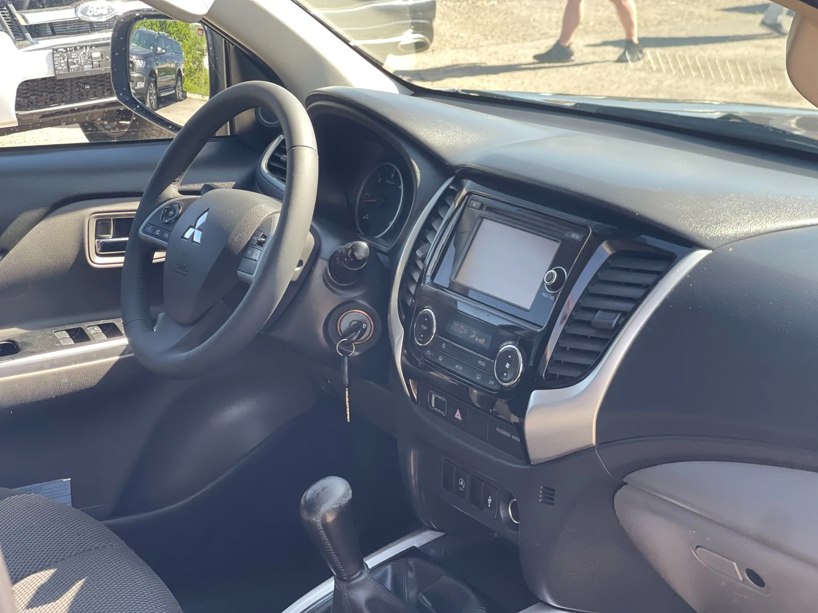 Mitsubishi L200 2.4 Di-D 4×4 — 12