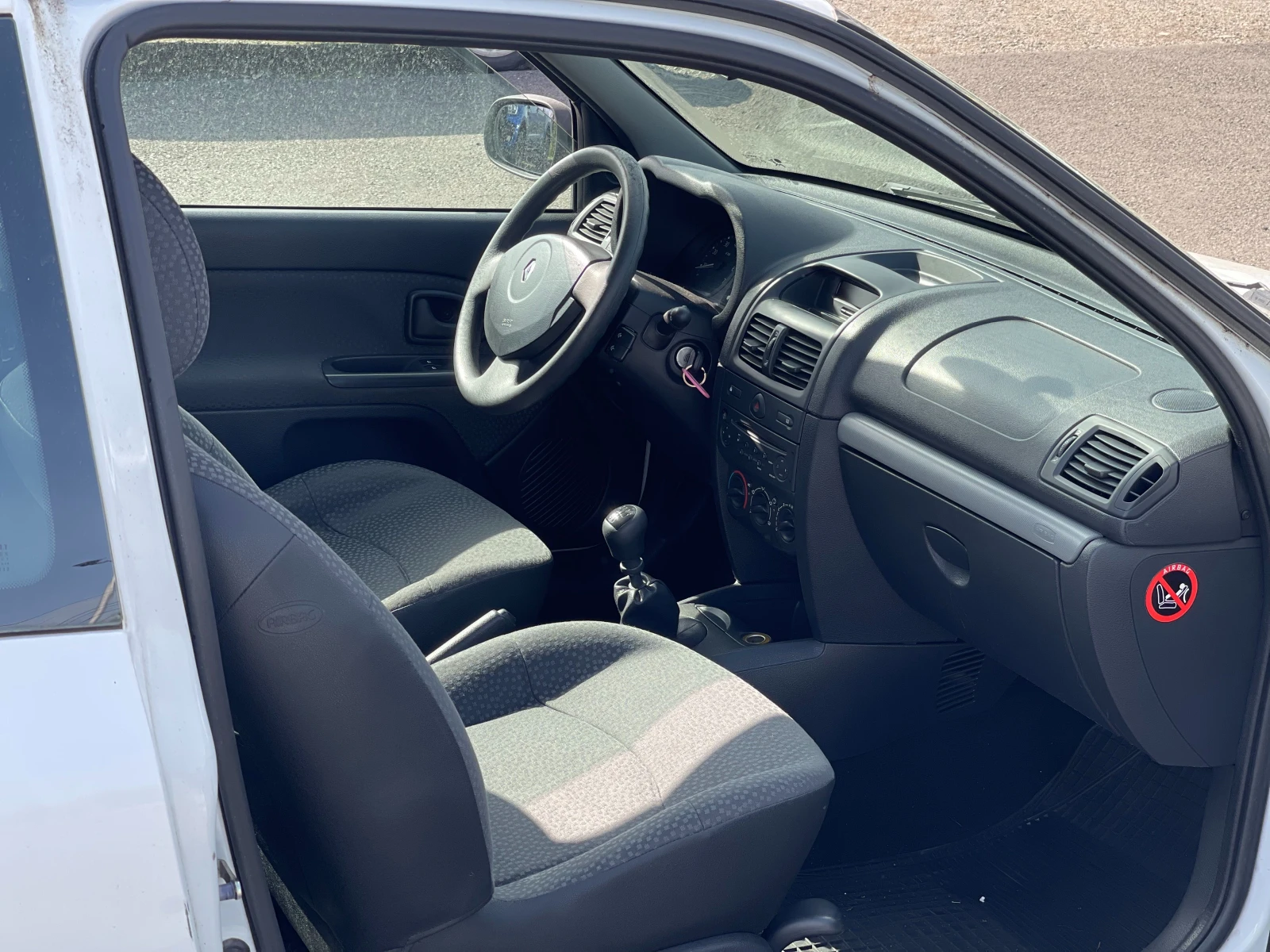 Renault Clio 1.2 — 12