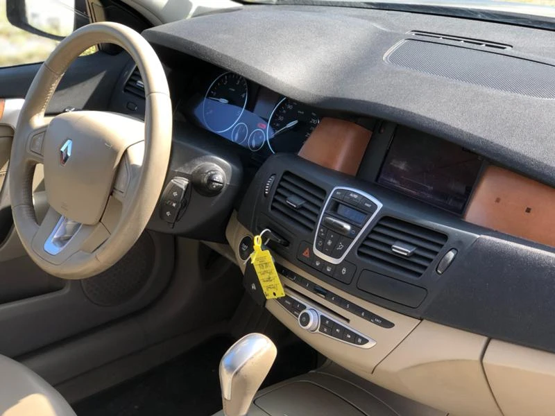 Renault Laguna 3.0 dCi — 6