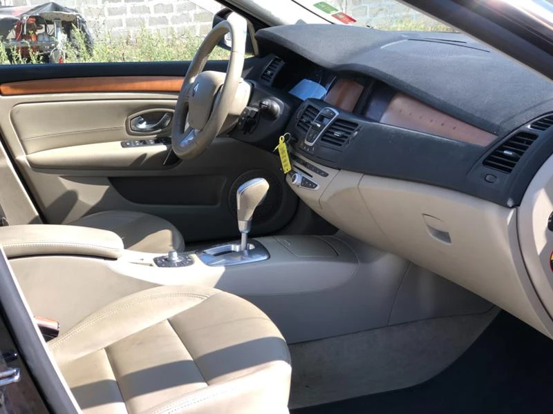 Renault Laguna 3.0 dCi — 7