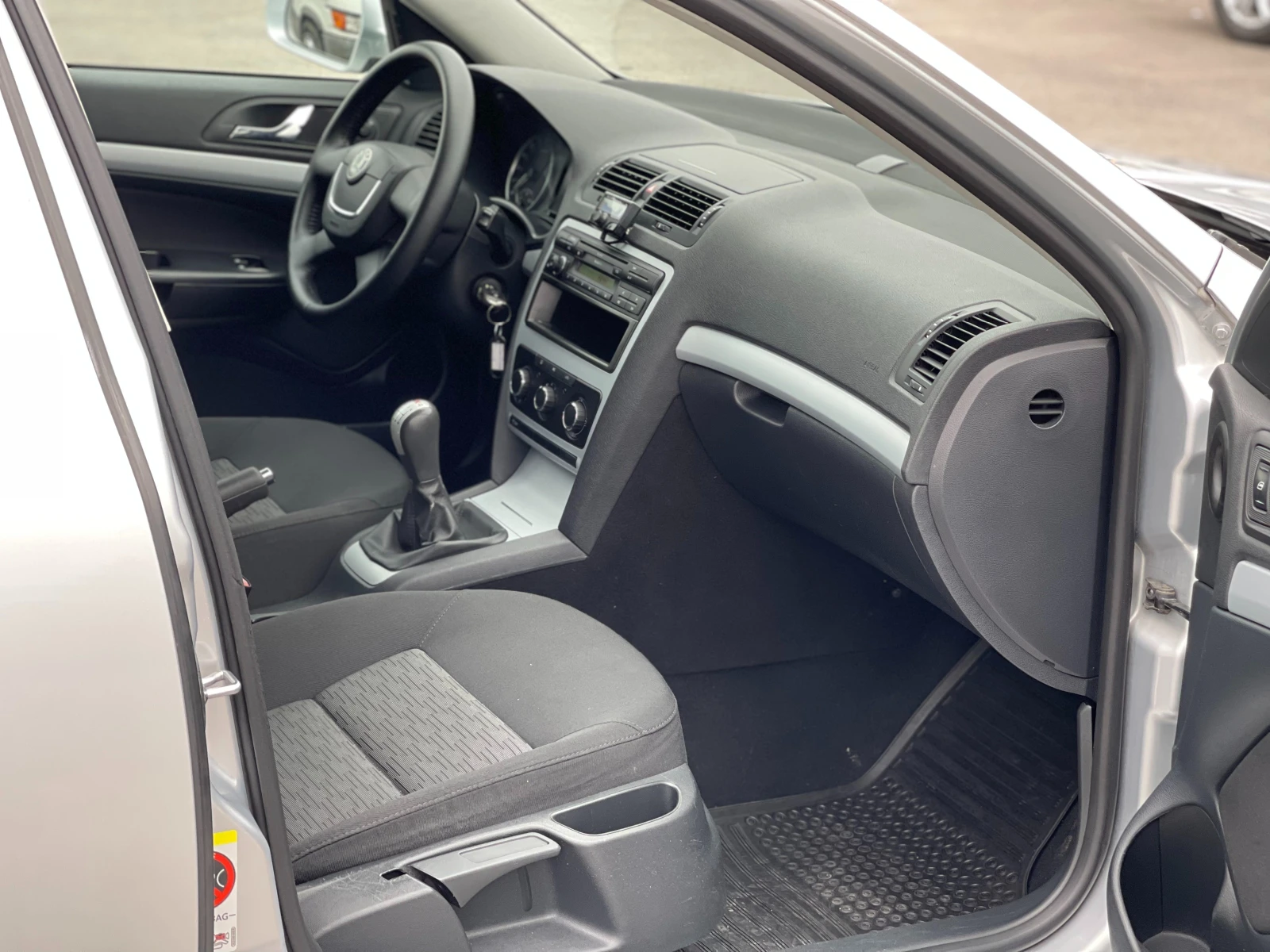 Škoda Octavia 1.6 TDI (Grey) — 11