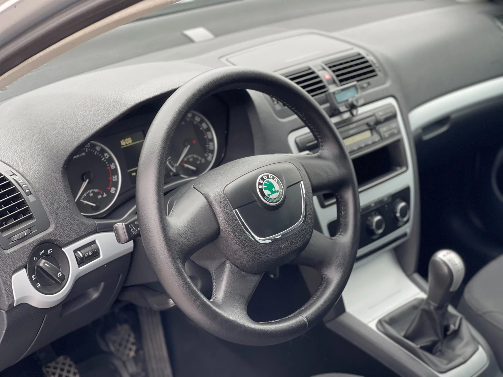 Škoda Octavia 1.6 TDI (Grey) — 8