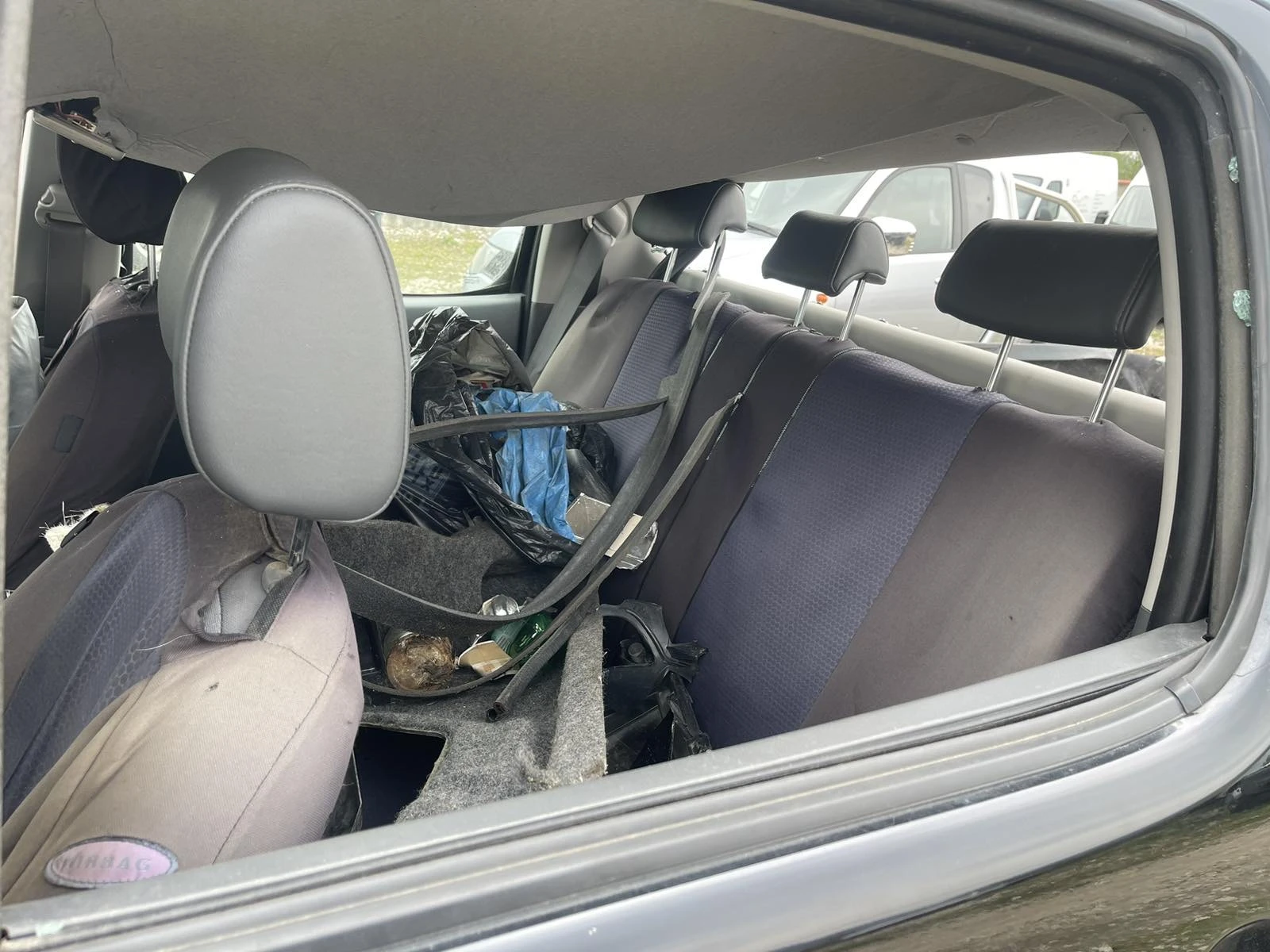 Toyota Hilux 2.5 D-4D — 6