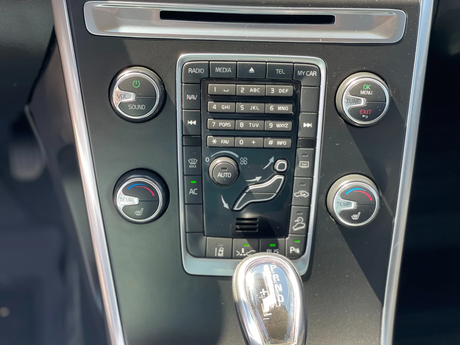 Volvo XC60 D4 AWD — 11